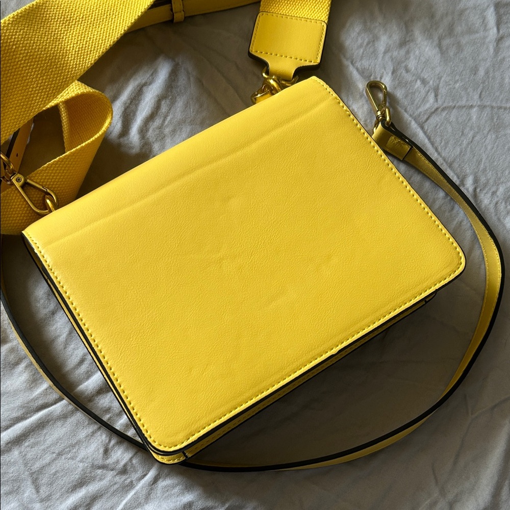 Elegant Yellow Crossbody Sachtel Bag - Picture 6 of 7